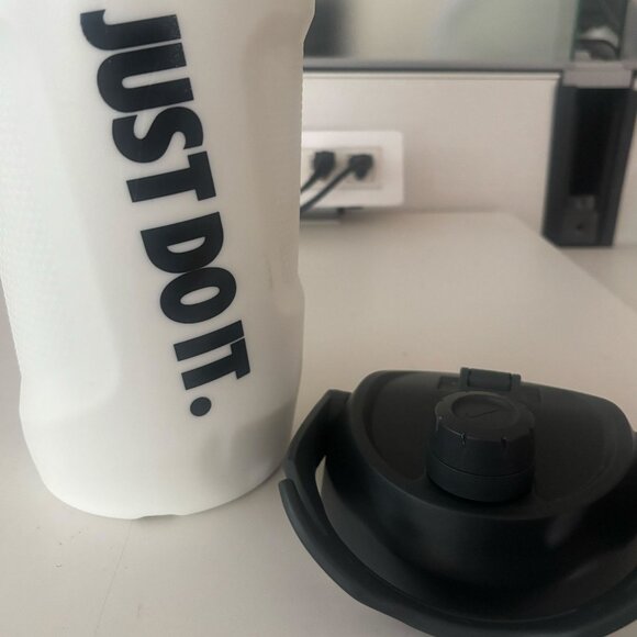 Nike Fuel Jug (White, 64 oz) - Picture 1 of 3